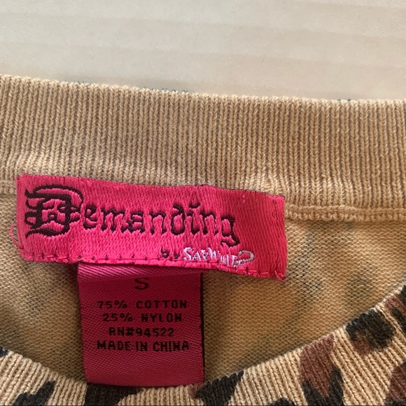 Demanding women’s leopard print sweater top, size small, slim fit. - Picture 2 of 12